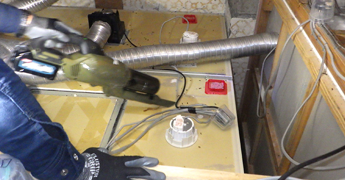 天井裏ネズミの糞清掃